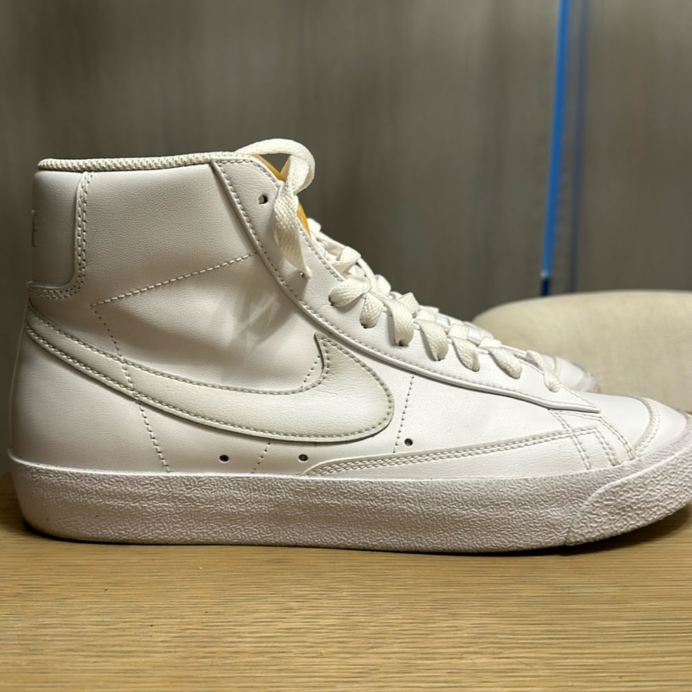 Nike Men’s Blazer 77 Mid Gym Shoes